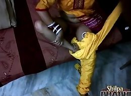 Shilpa bhabhi indian amateur with big boobs masturbating