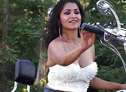 Desi Dhabi gets naked on Motorcycle MMS - Maya