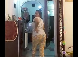 Hot desi indian bhabi shaking her sexi ass &boobs on bigo live...6