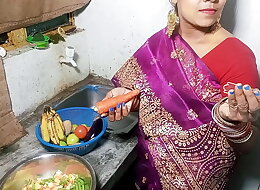 सेक्सी भाभी को मॉर्निंग में किचन में खाना बनाते समय चोदा XXX Kitchen Sex