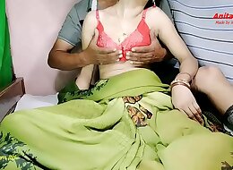 Indian hot hot sexy bhabi ki chut ki peyas bujhae chcha G ne Indian sex video