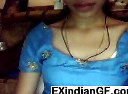 Desi girl shows boobs